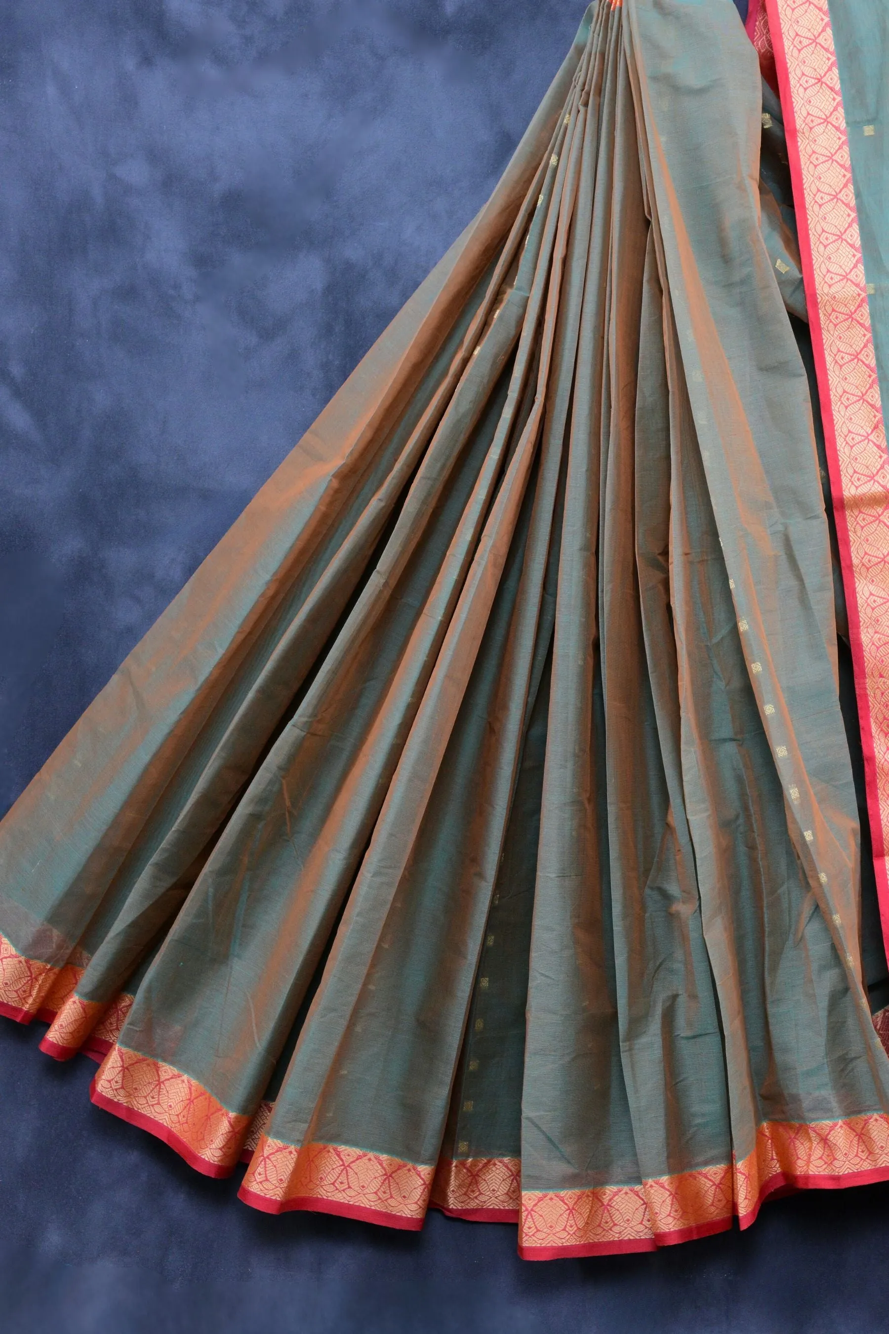 Elegant Cotton Saree & Rich Pallu - Timeless Ethnic Elegance Redefined